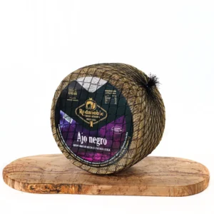 Schafskäse mit schwarzem Knoblauch